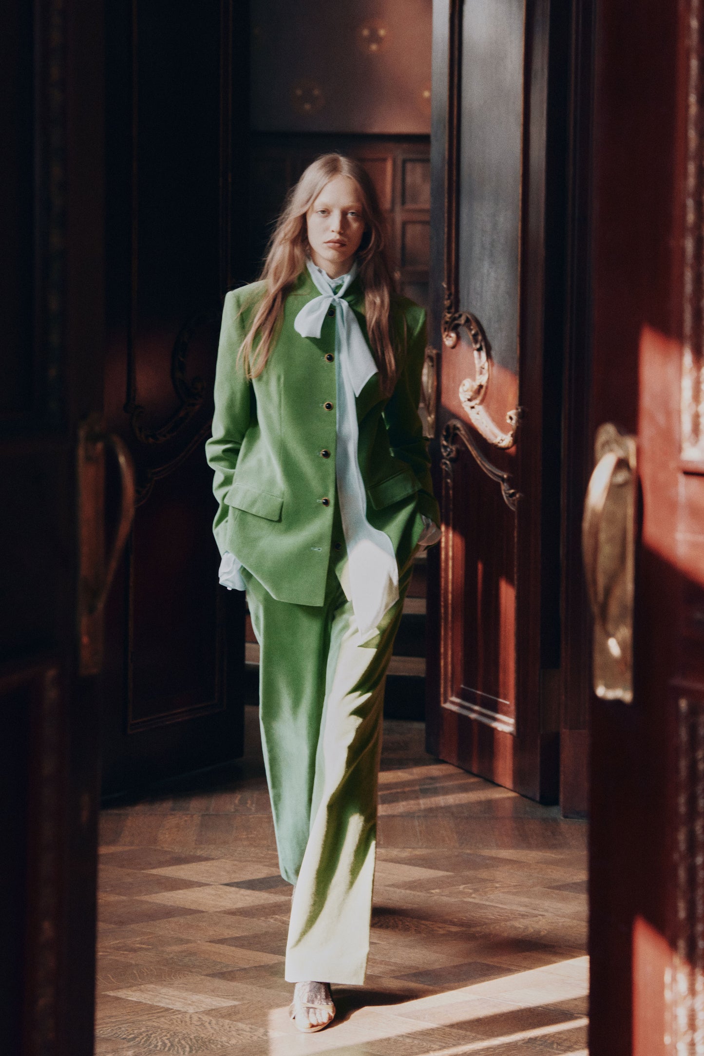 GREEN