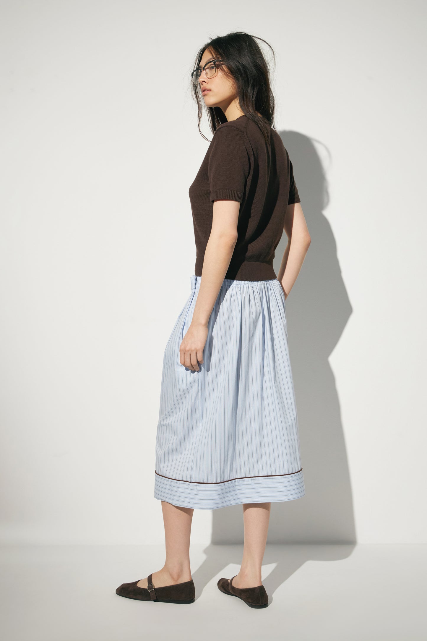 DARK BROWN