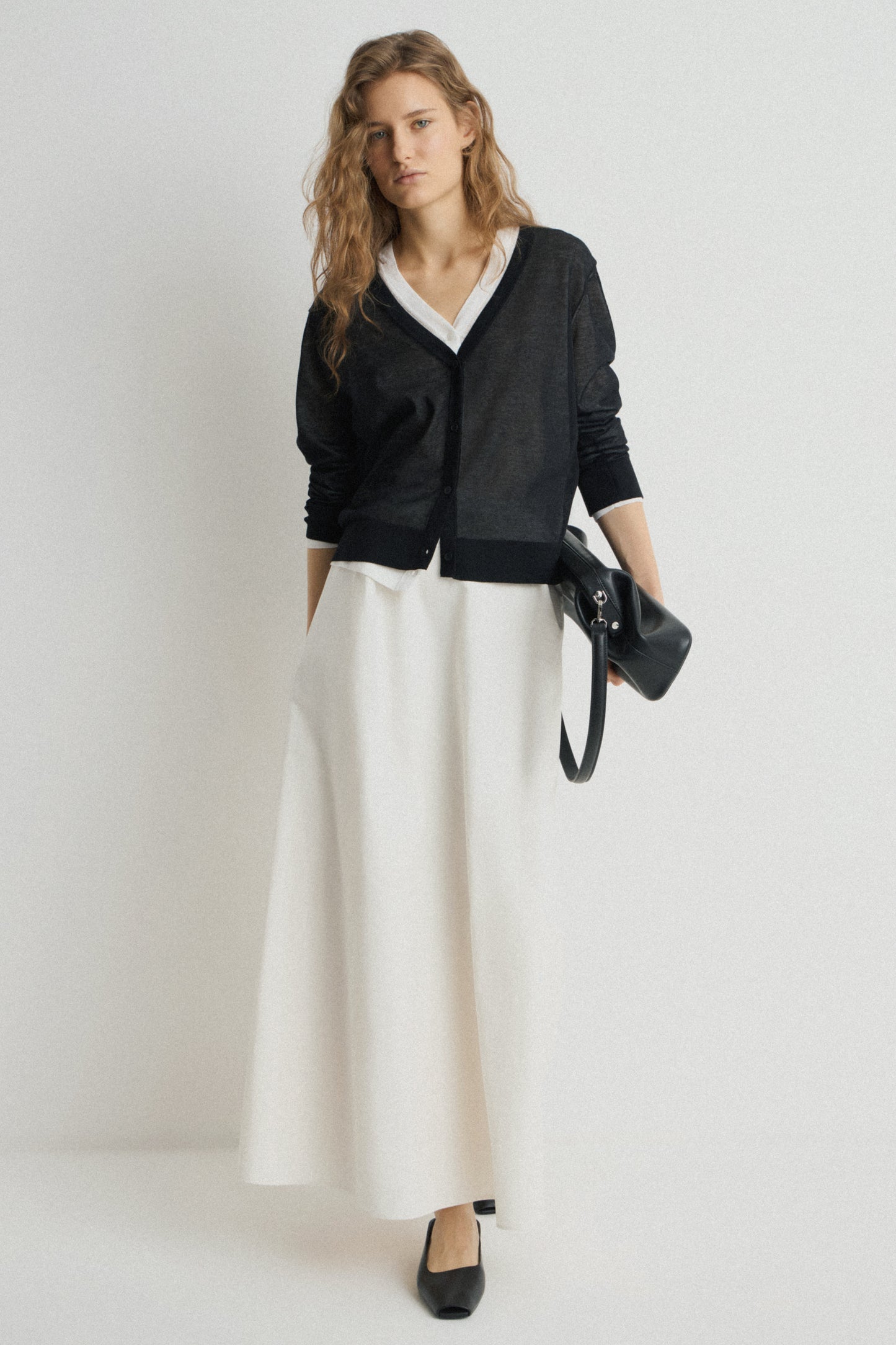 BLACK/WHITE