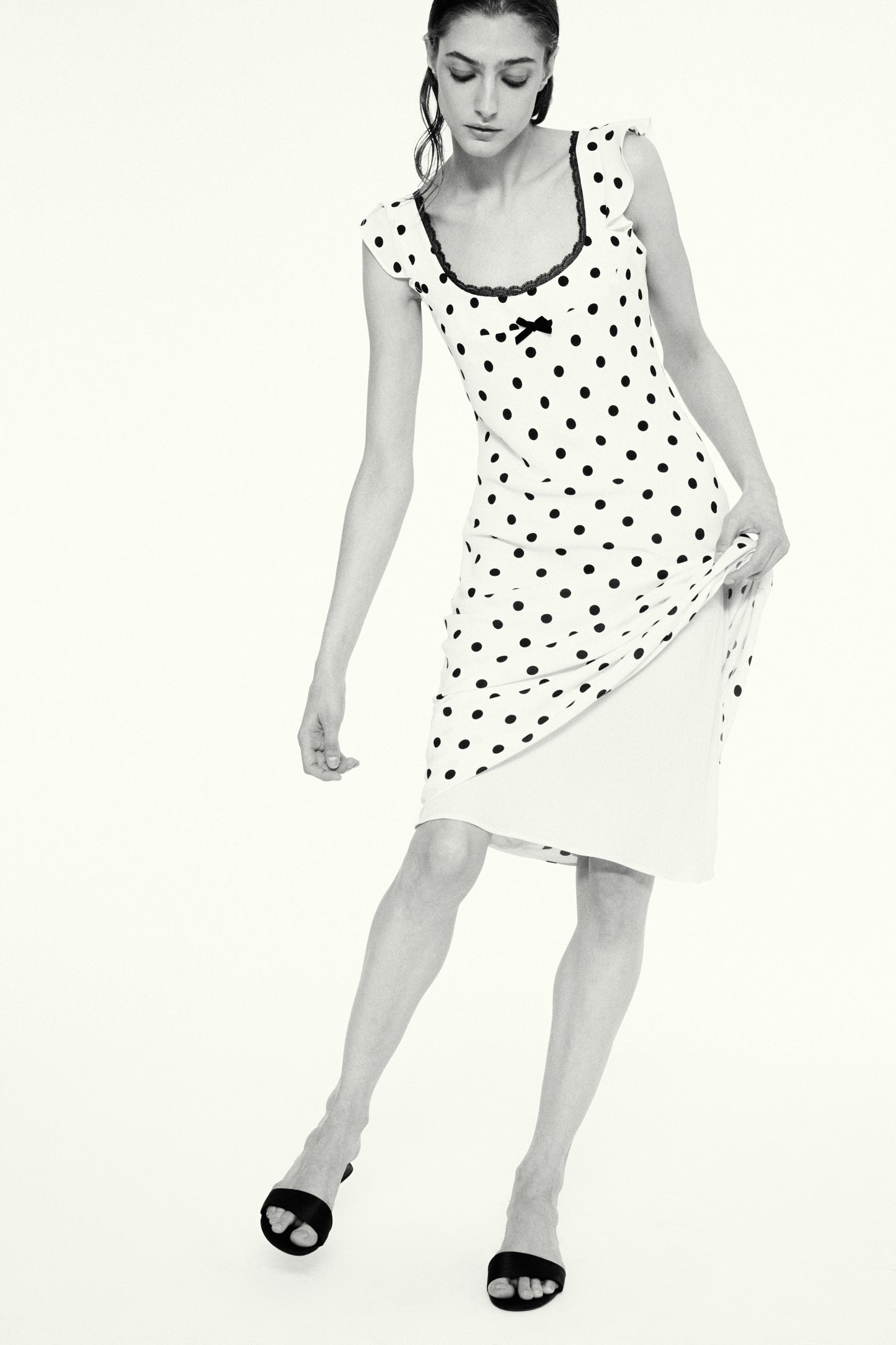 BLACK/WHITE
