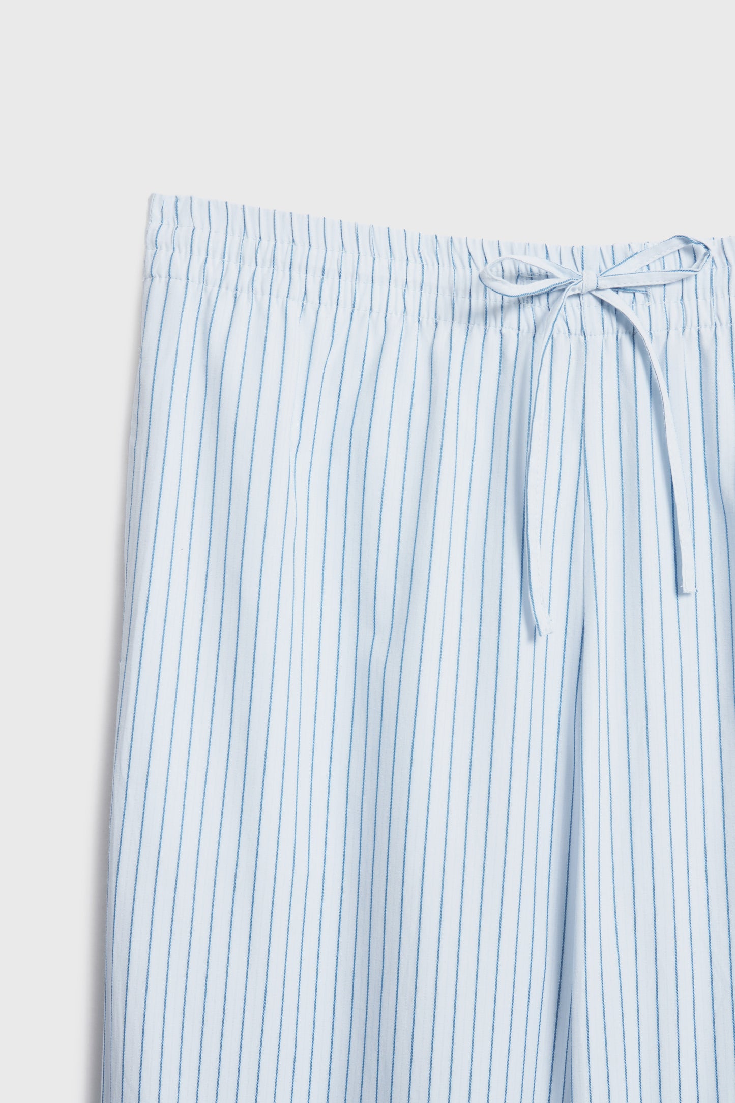 LIGHT BLUE/WHITE