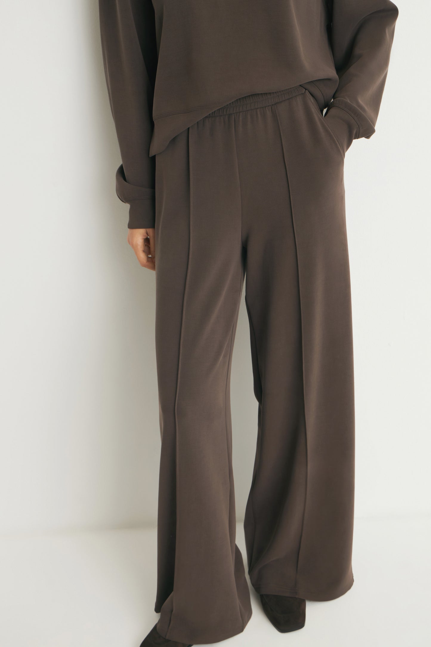 DARK BROWN
