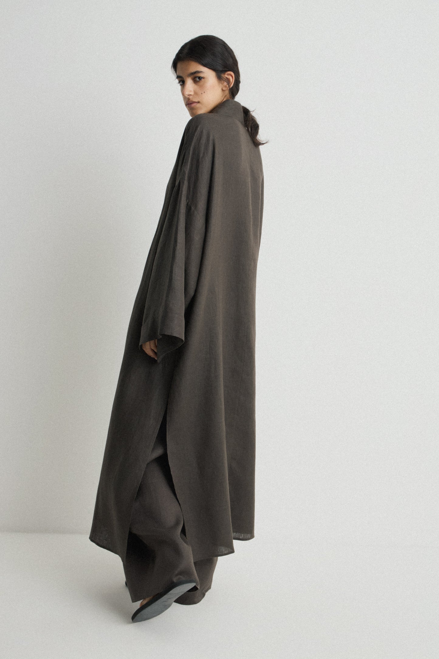 DARK BROWN