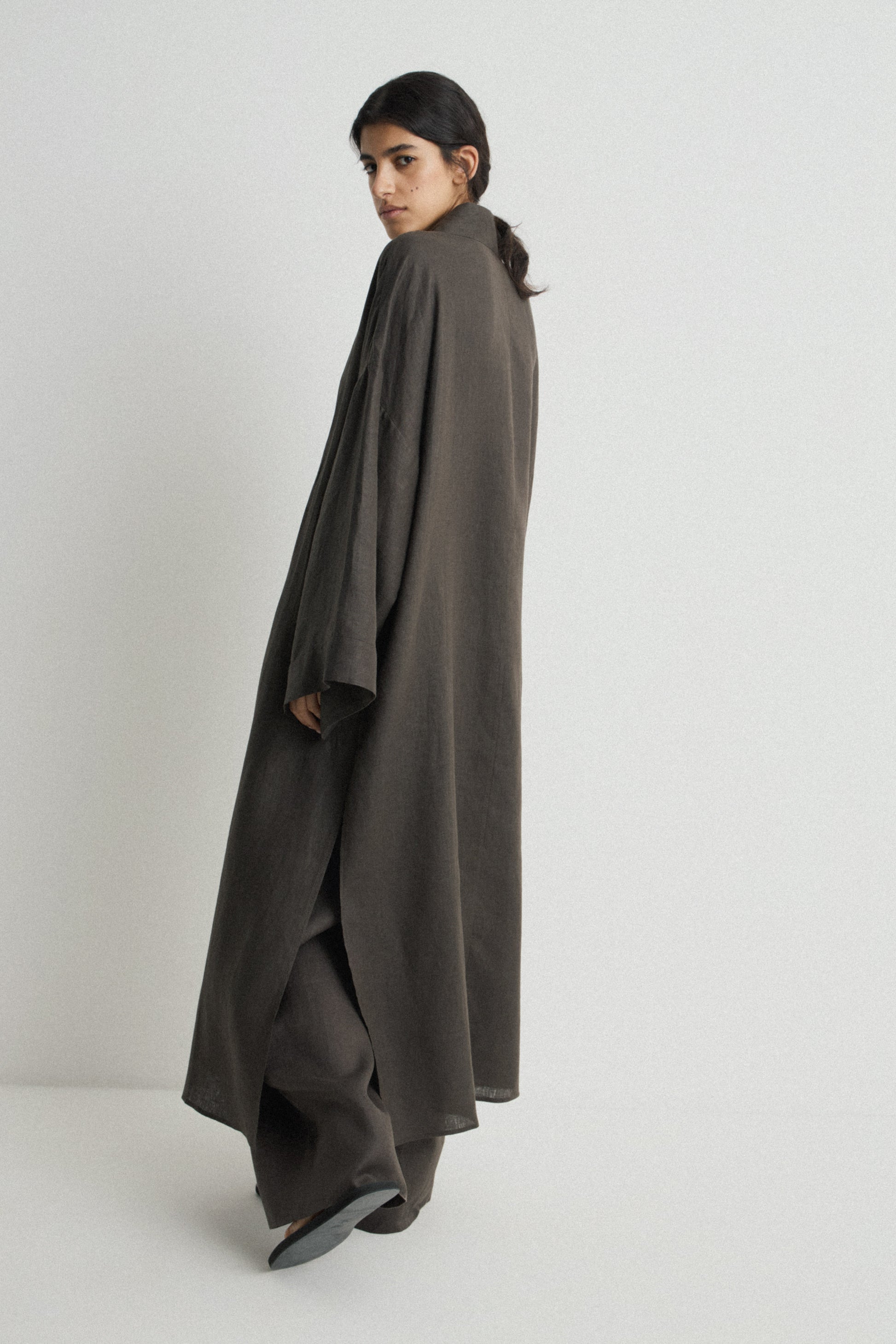 DARK BROWN
