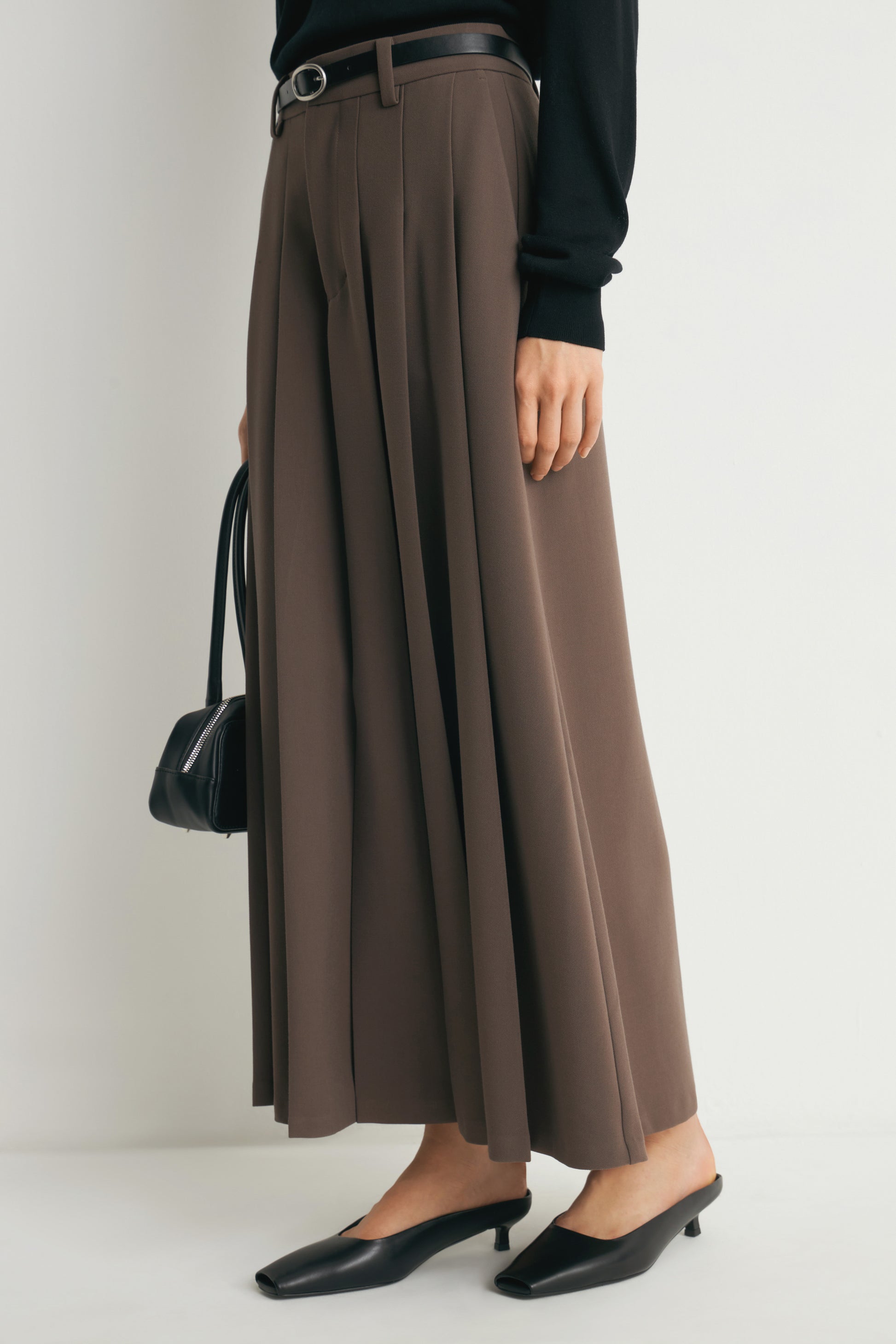 DARK BROWN