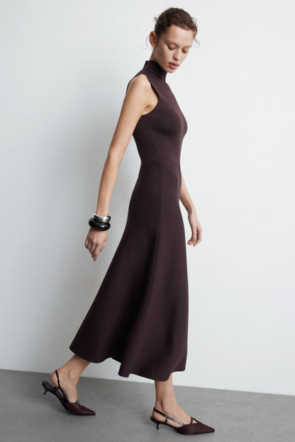 DARK BROWN