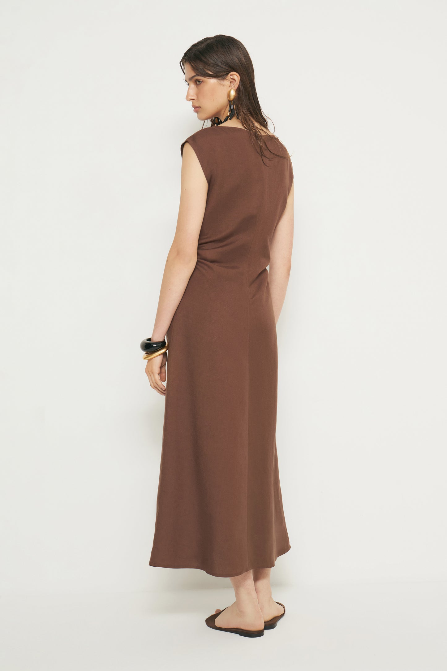 DARK BROWN