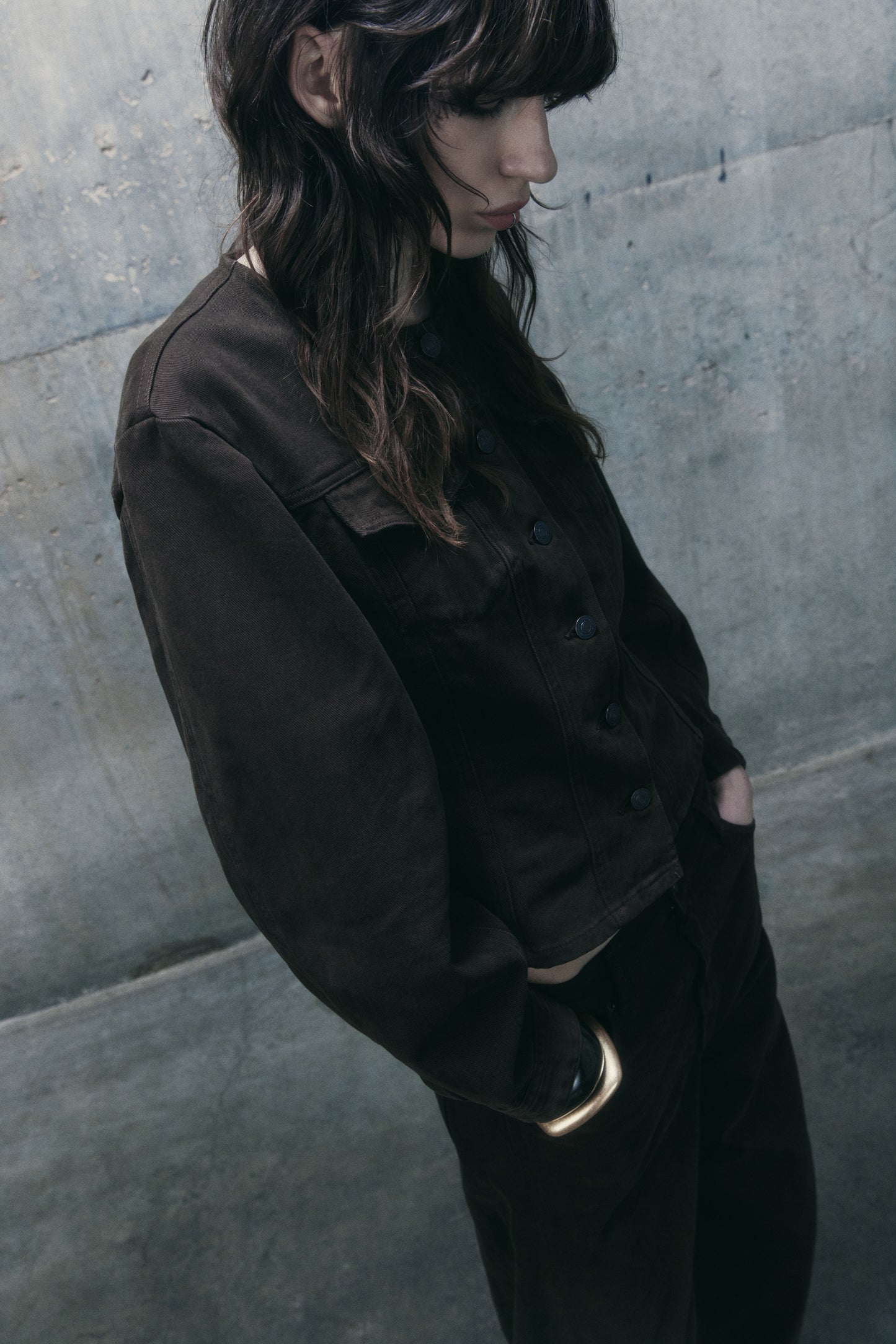 DARK BROWN