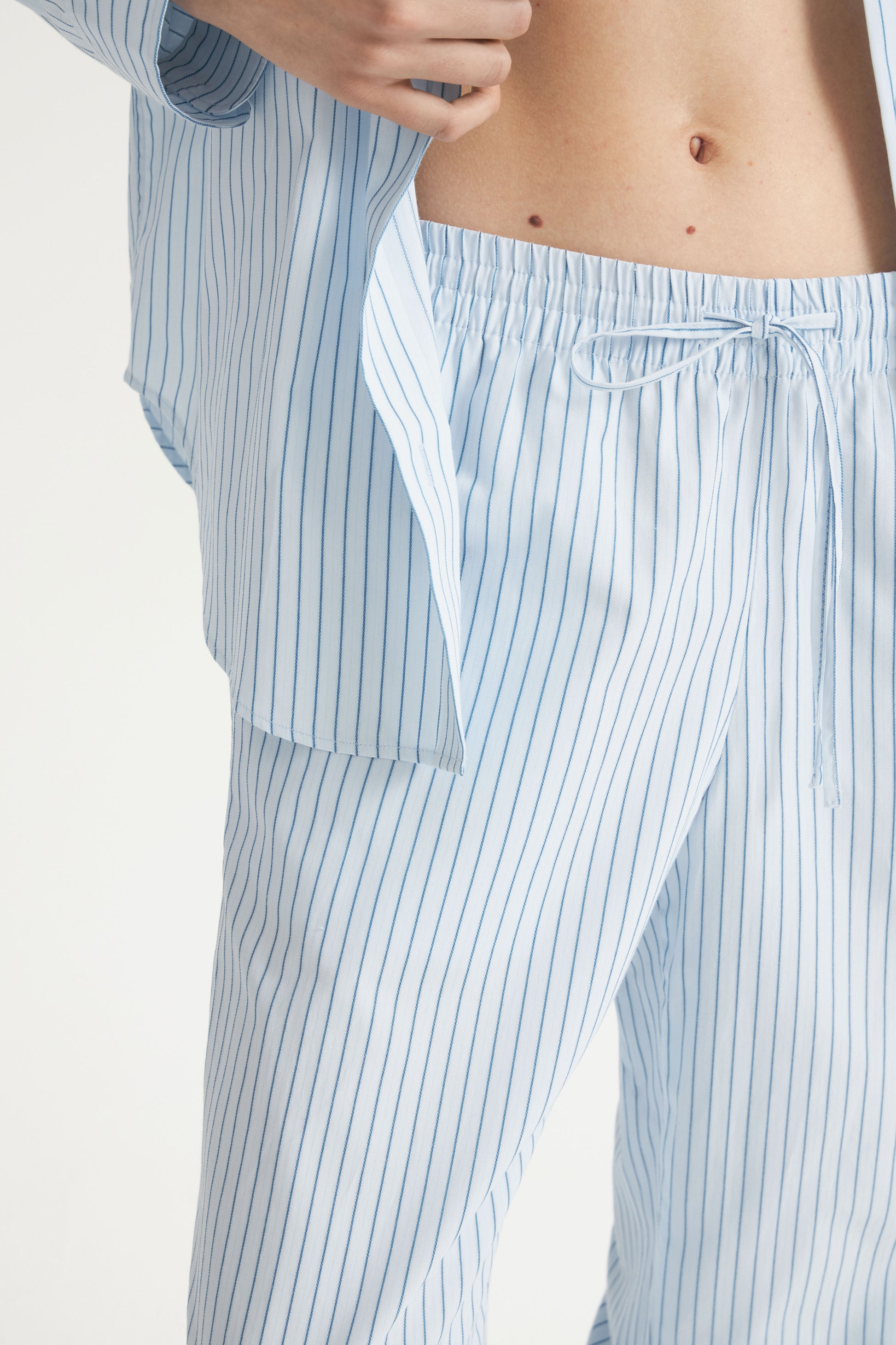 LIGHT BLUE/WHITE