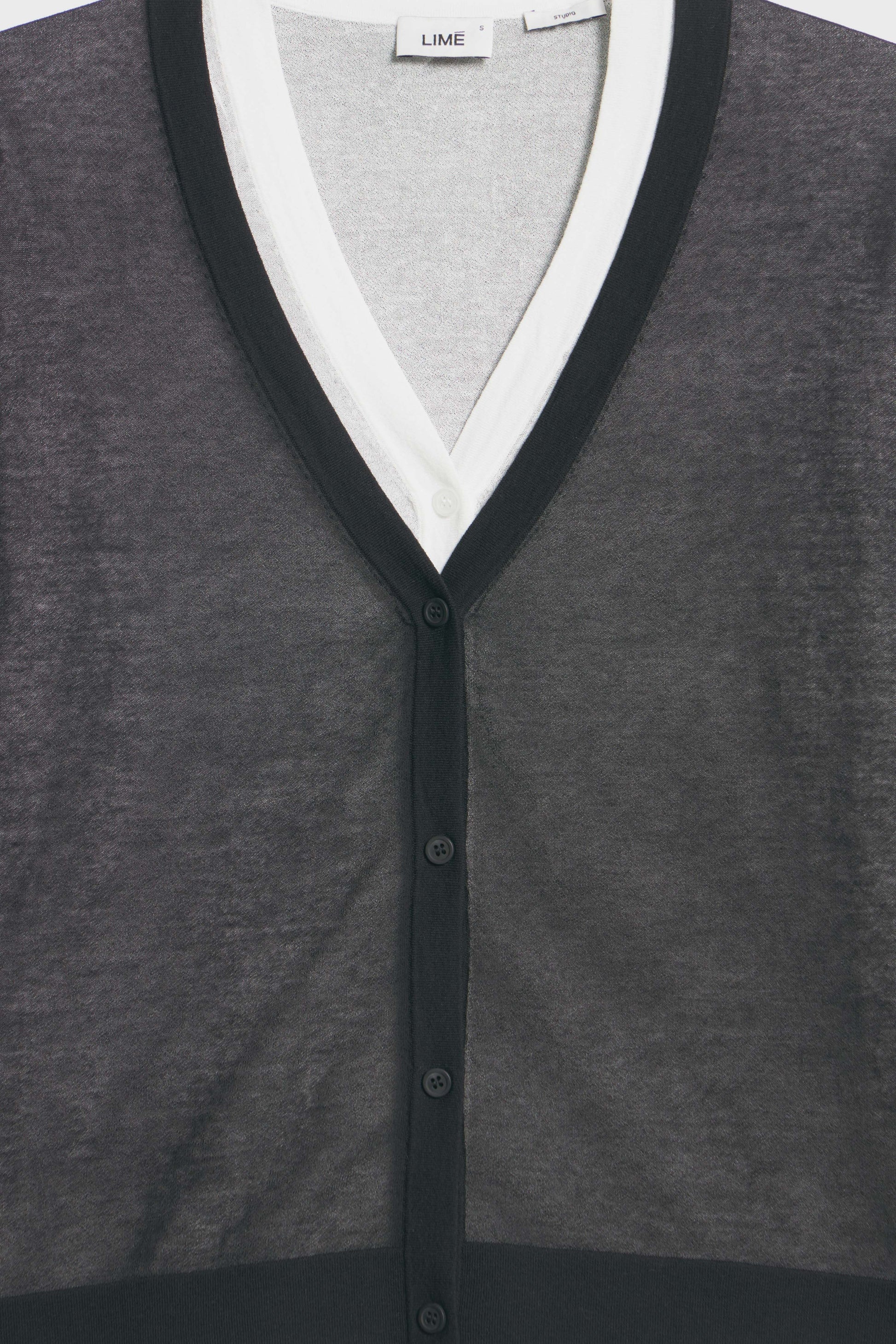 BLACK/WHITE