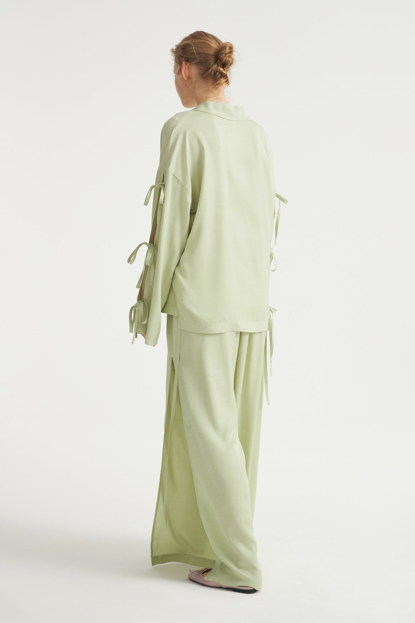LIGHT GREEN