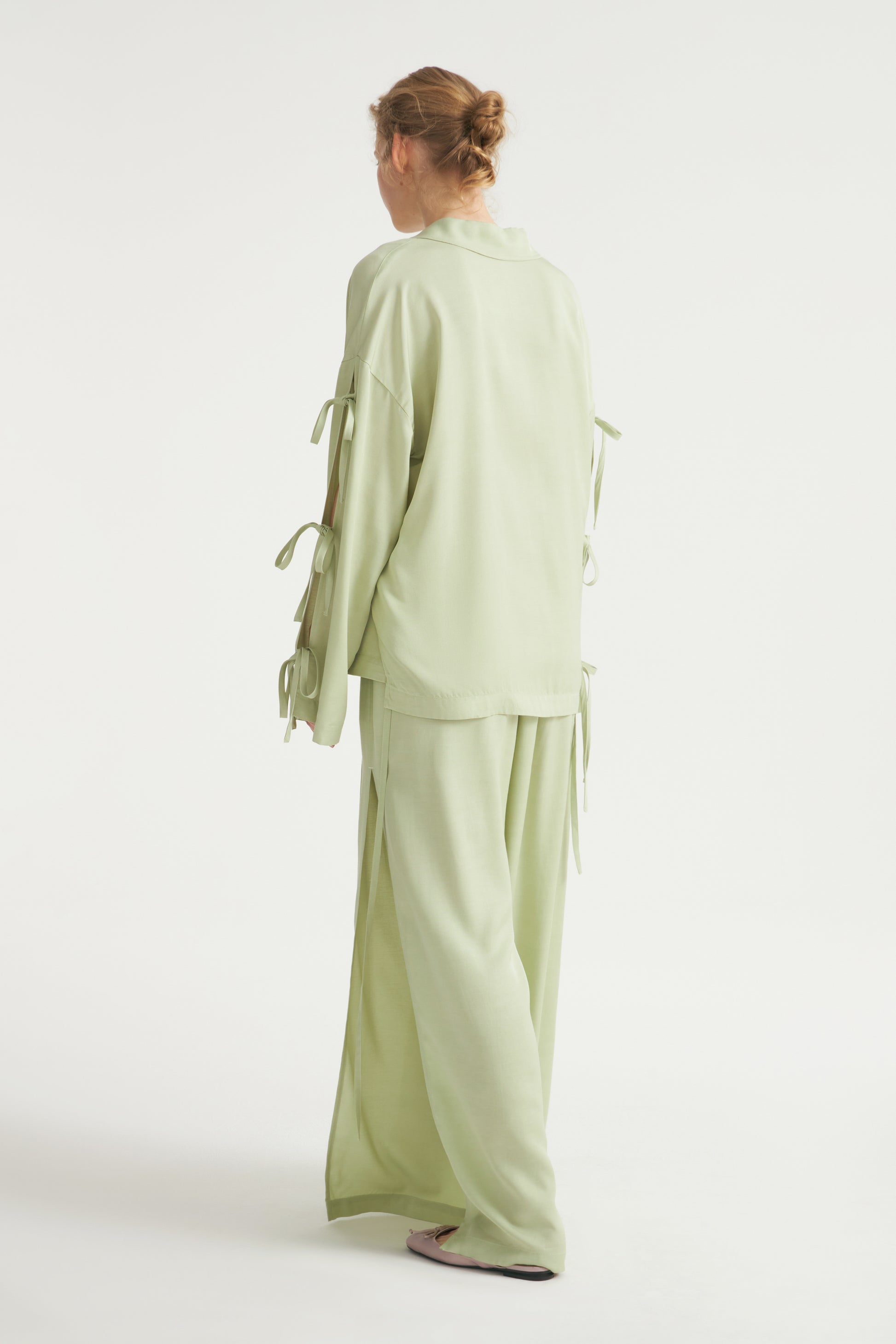 LIGHT GREEN