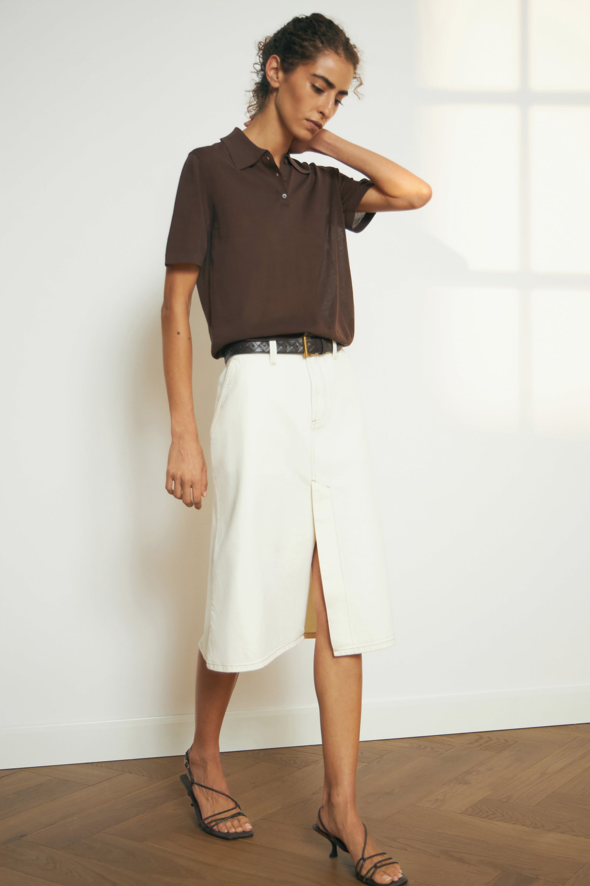 DARK BROWN