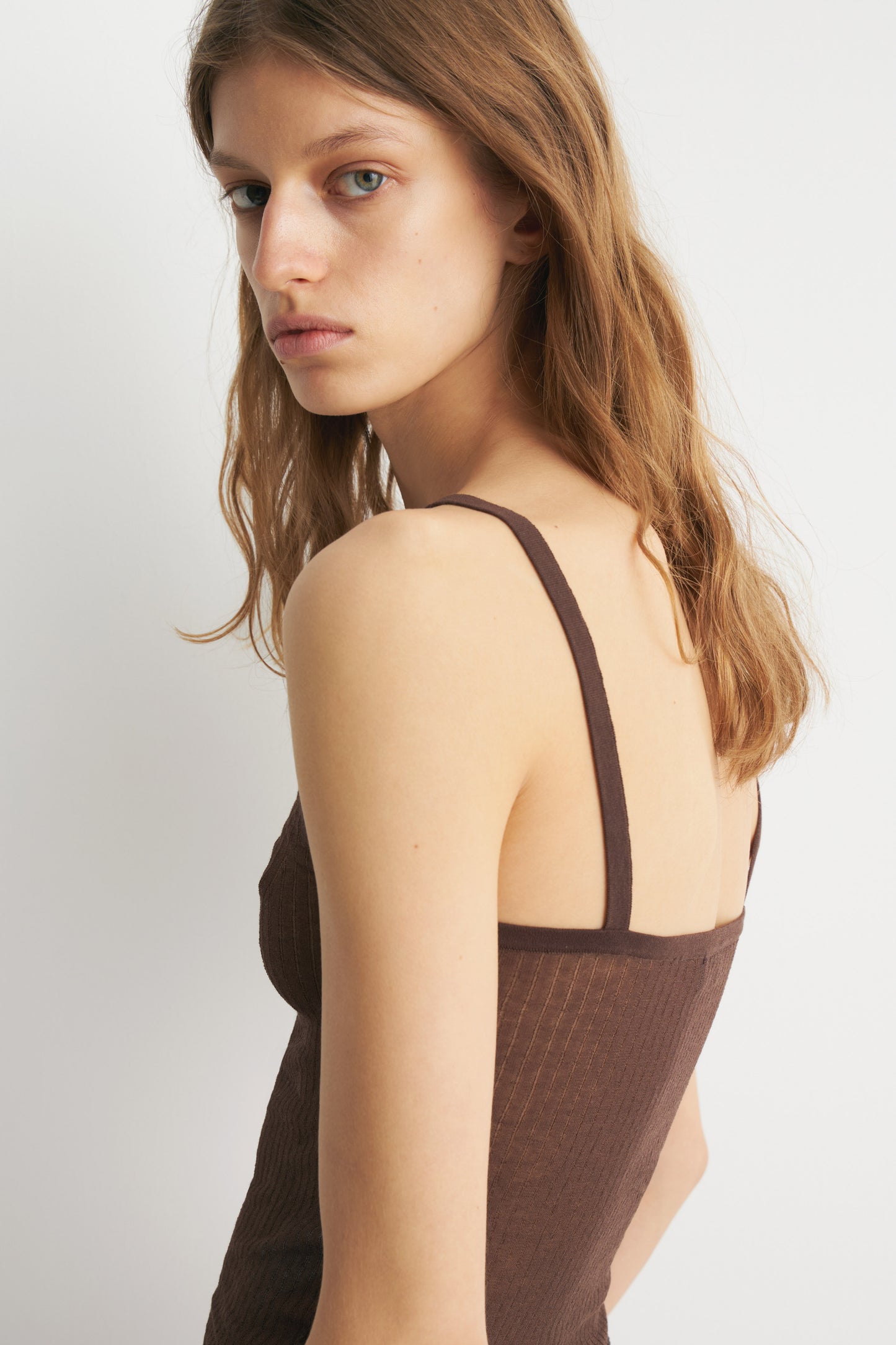 DARK BROWN
