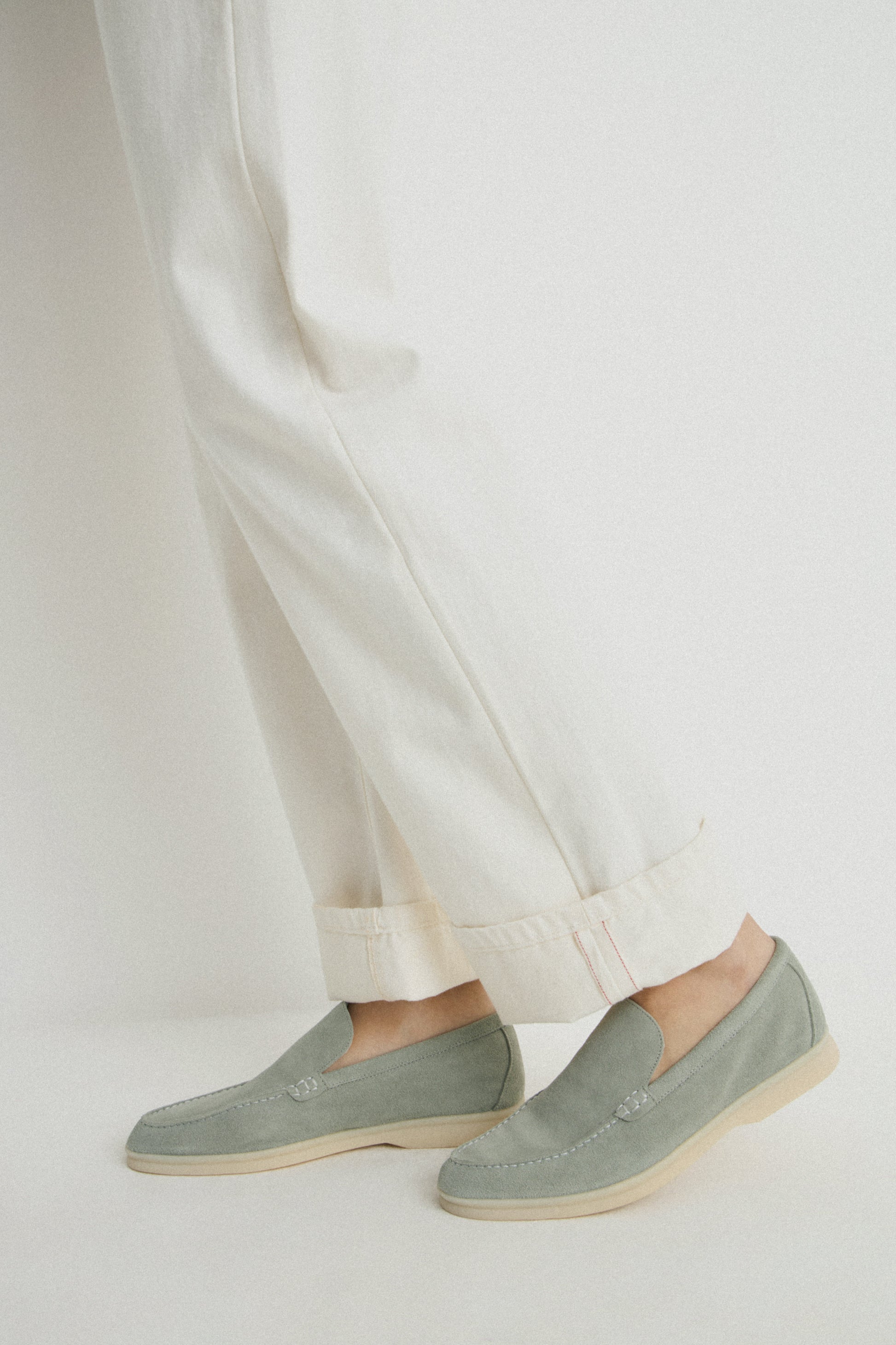 LIGHT GREEN