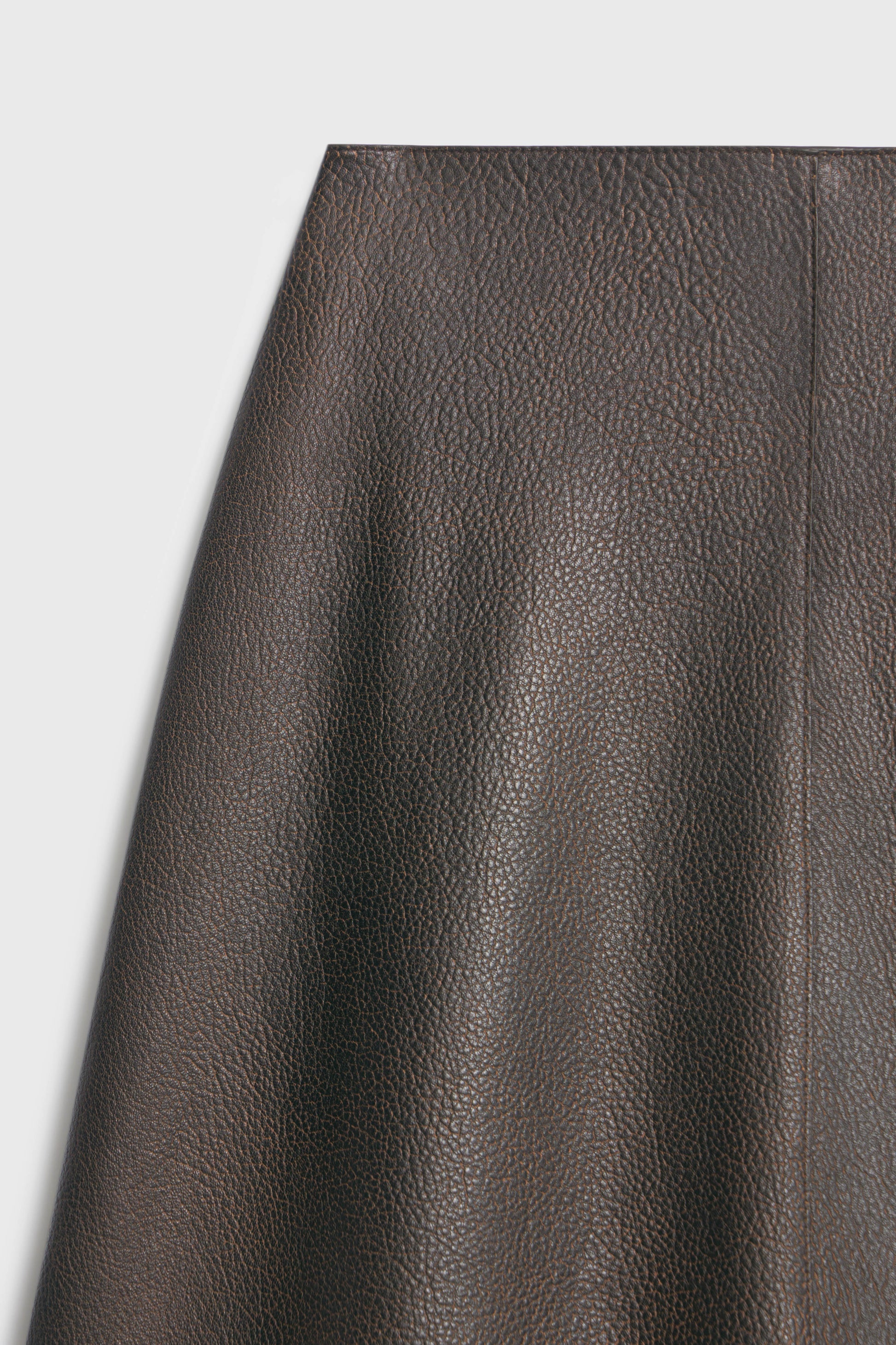 DARK BROWN