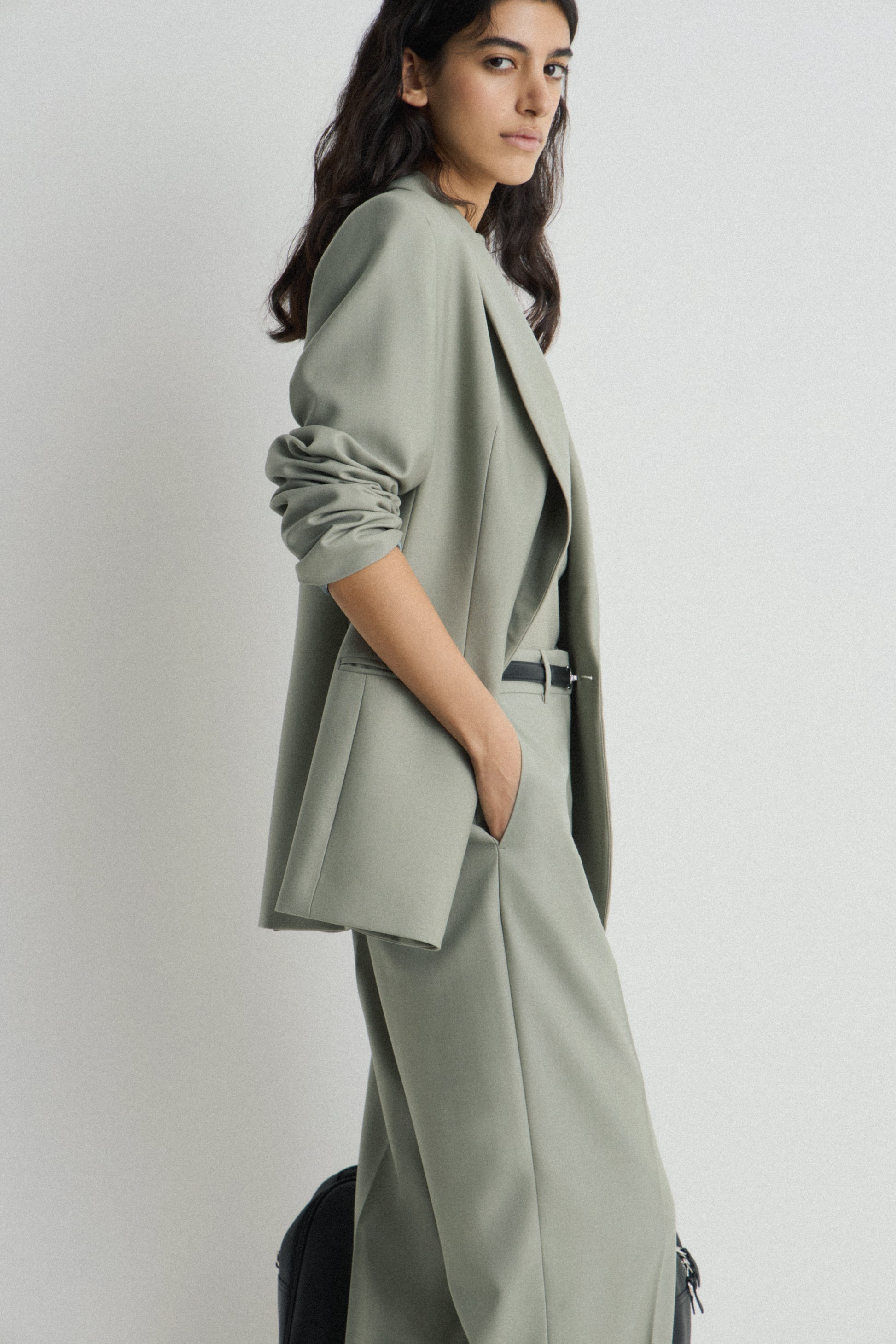 DARK GREY