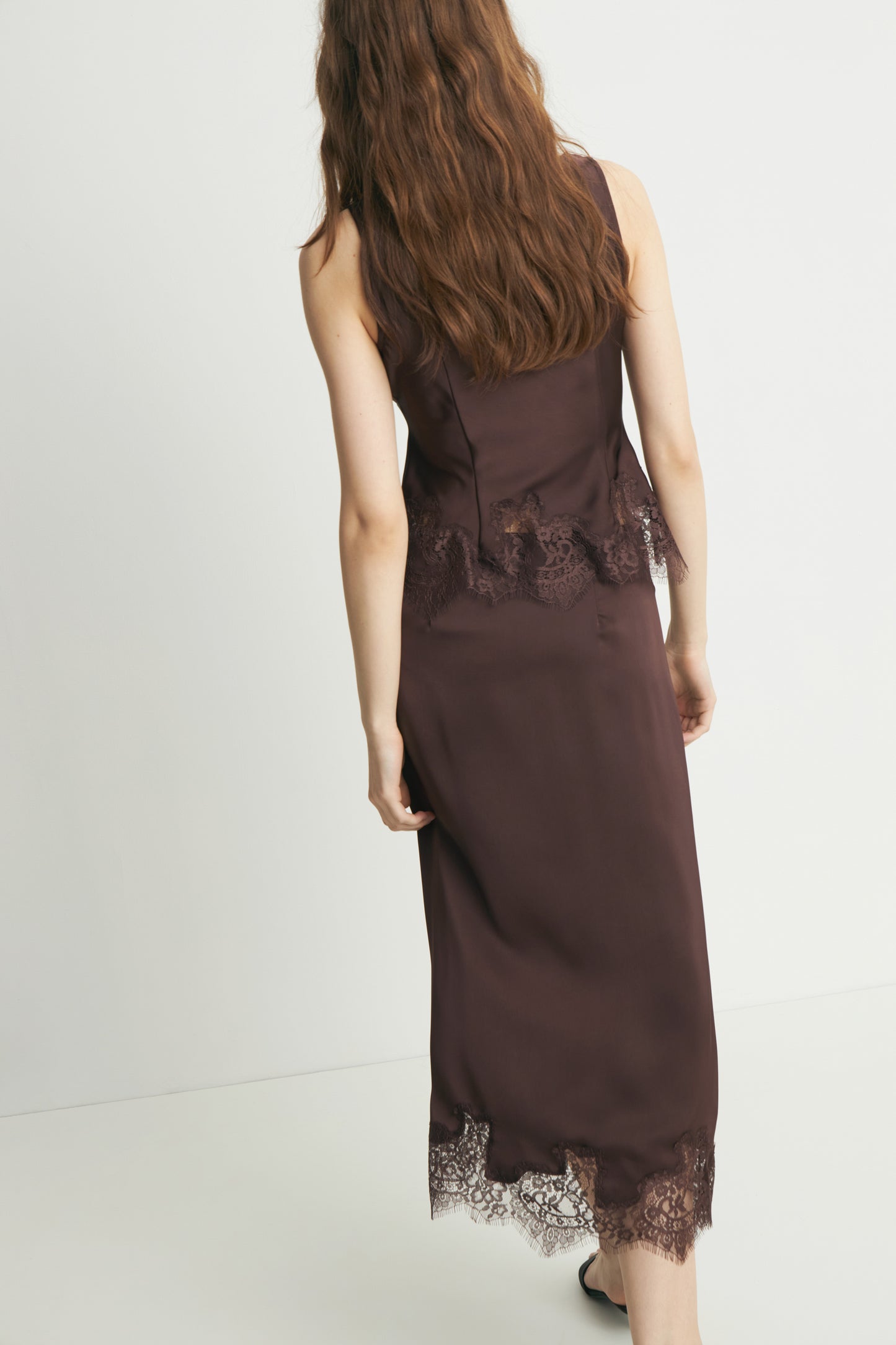 DARK BROWN