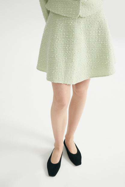 LIGHT GREEN
