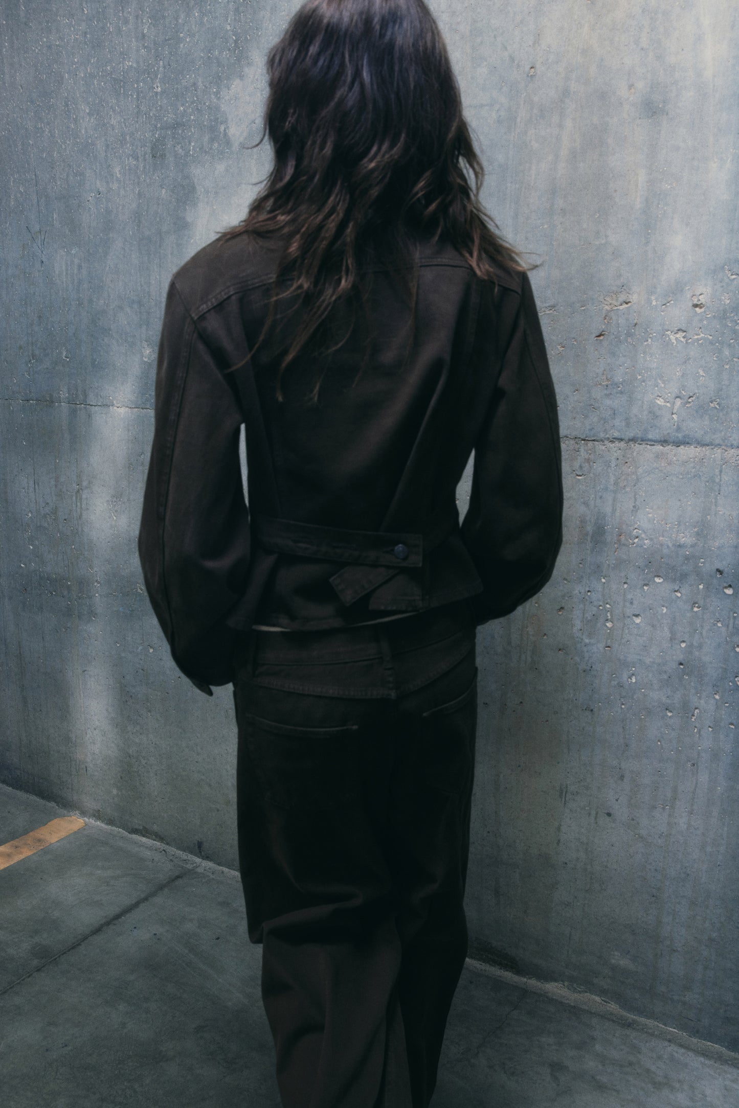 DARK BROWN