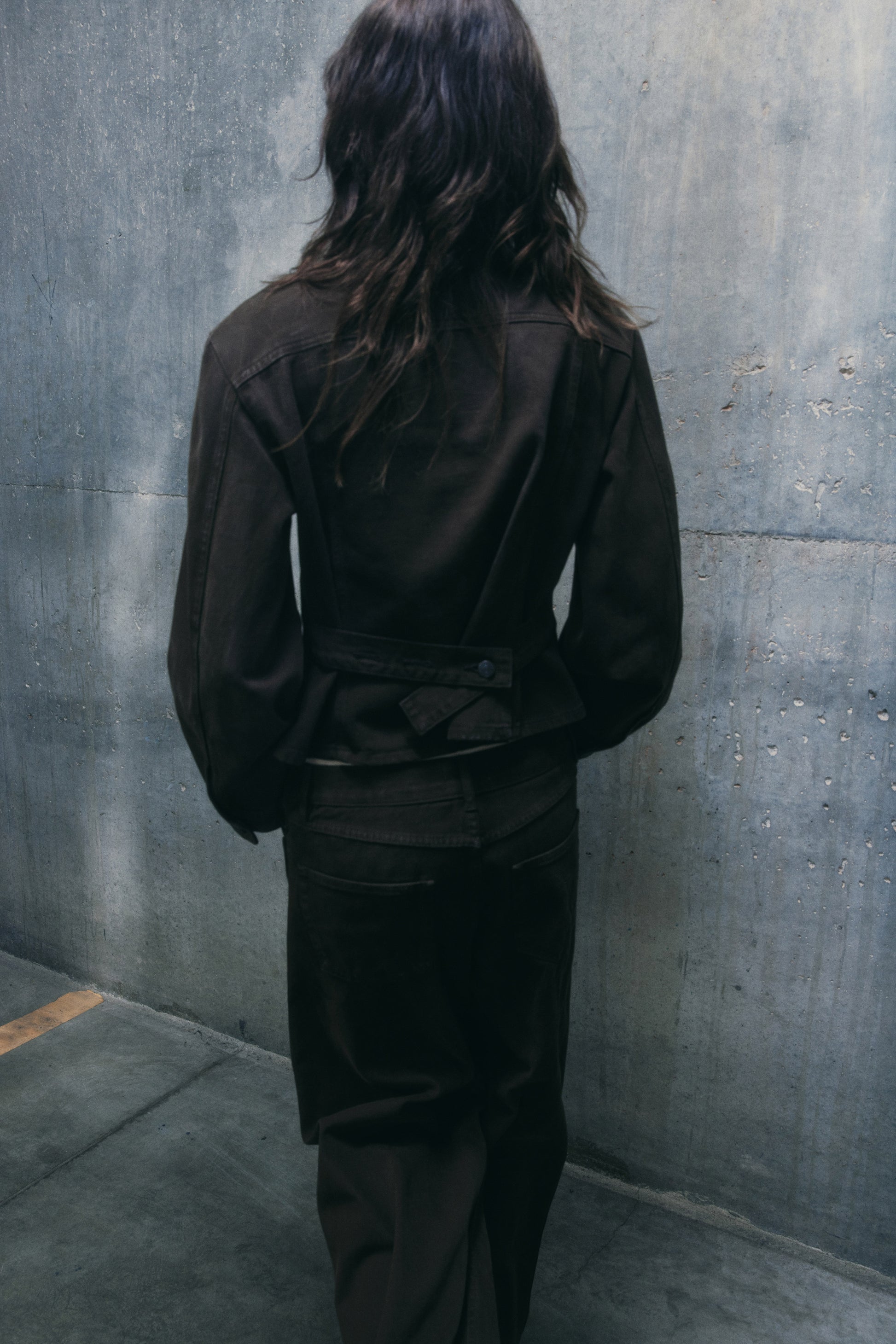 DARK BROWN