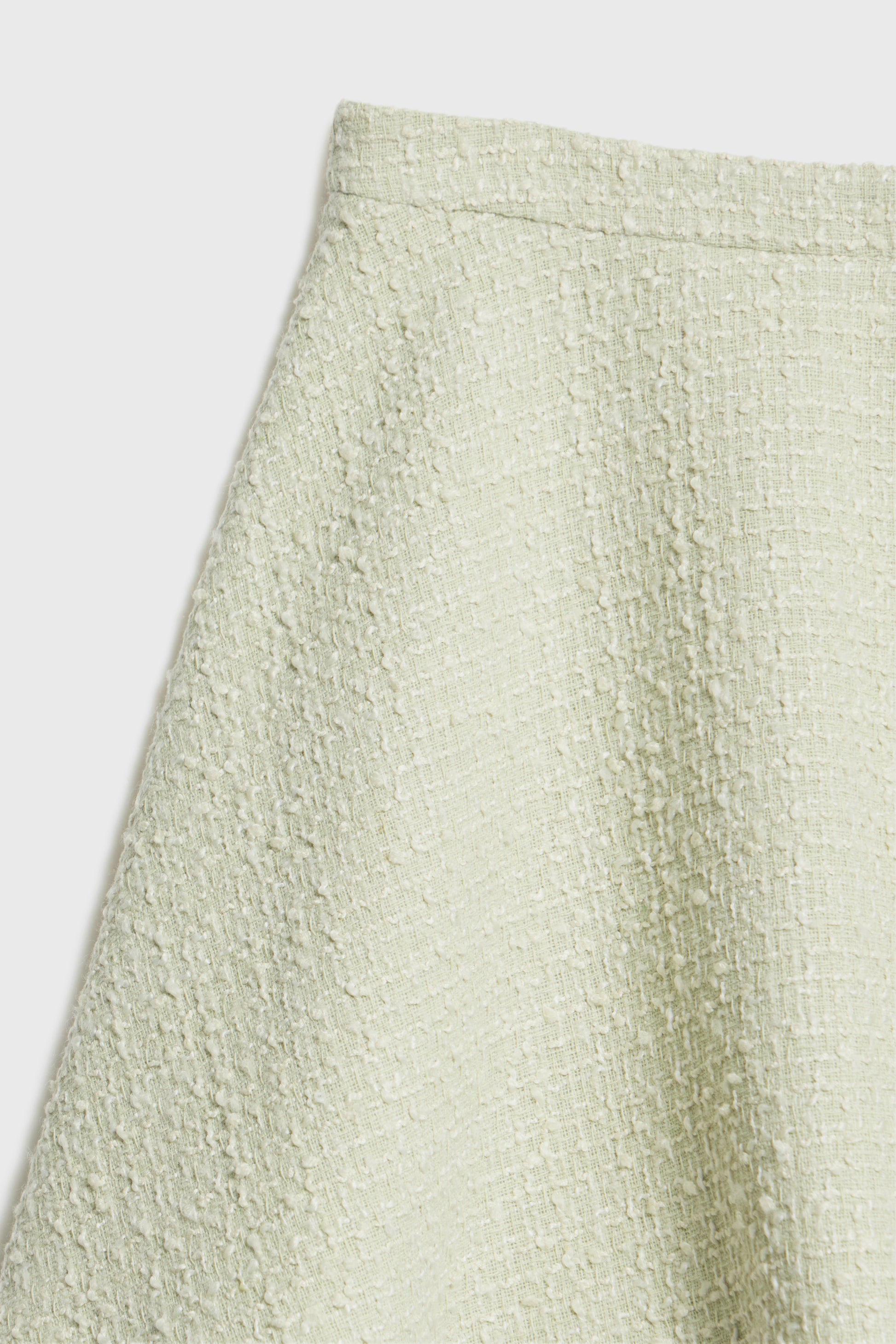 LIGHT GREEN